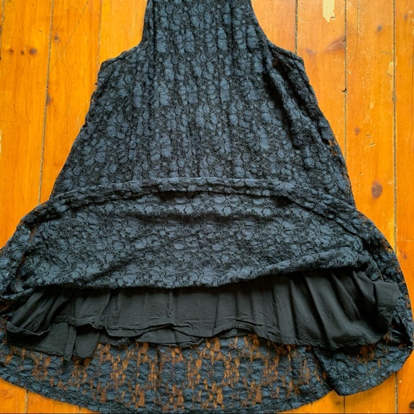 Lace flower overlay dress with open back 🖤 - Picture 8 of 12